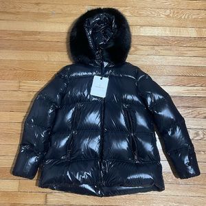 MONCLEAR LAICHE SHORT DOWN JACKET